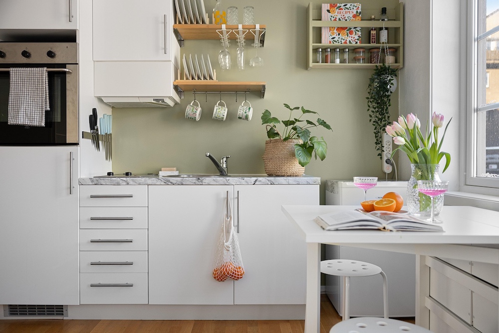 HDR merge kitchen — Stager AI exclusive feature