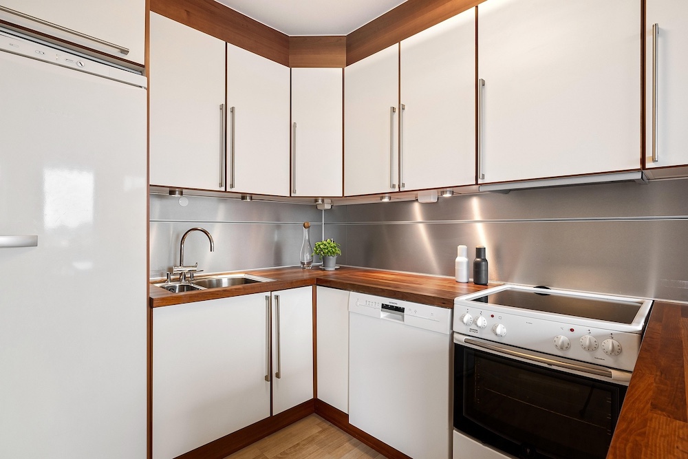 HDR merge kitchen — Stager AI from real photo