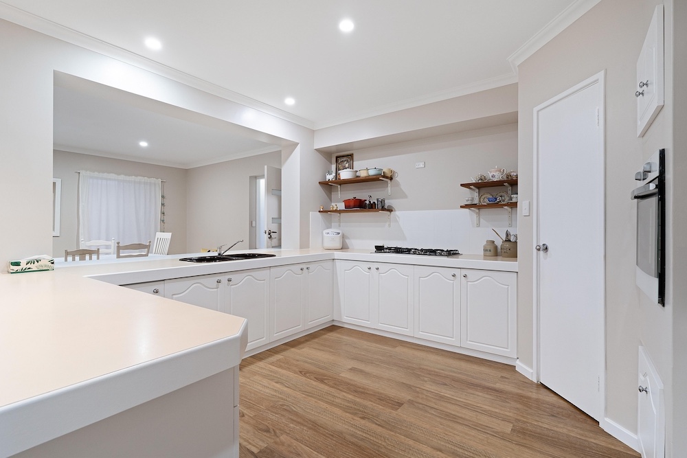 Kitchen AI virtual staging — Stager AI vs Homestyler