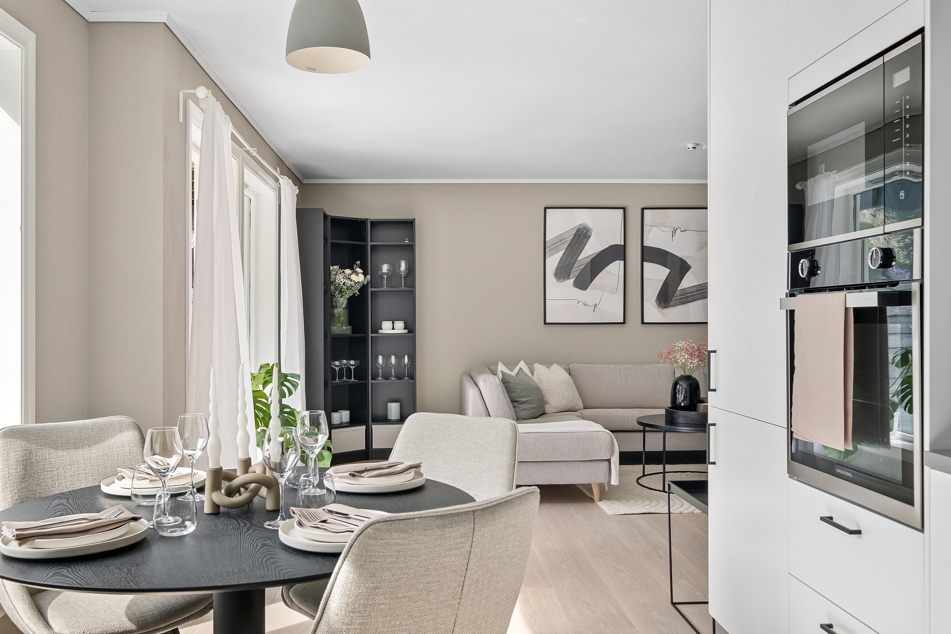 Dining Room AI virtual staging — Stager AI vs Interior AI