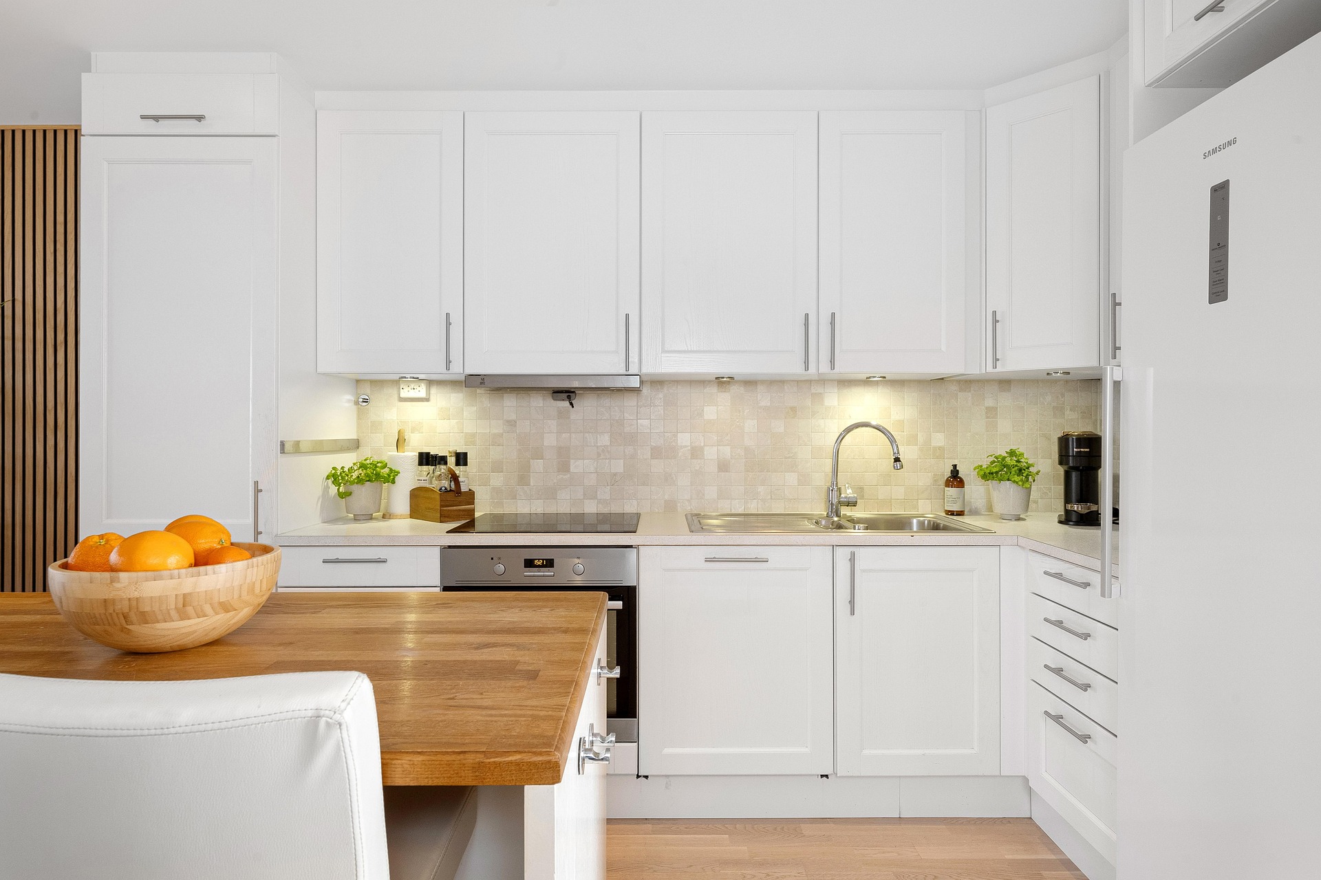 HDR flambient kitchen — Stager AI exclusive
