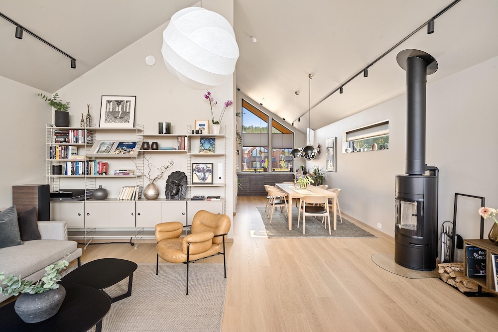 Dining Room virtual staging — Stager AI vs mnml.ai