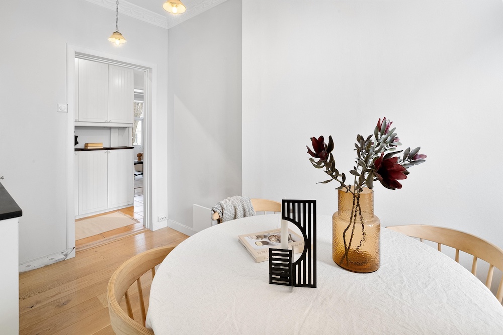 HDR merge kitchen — Stager AI from real photo