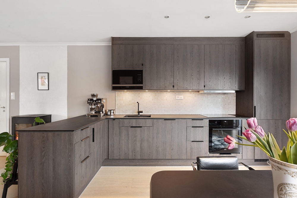 HDR merge kitchen — Stager AI exclusive feature