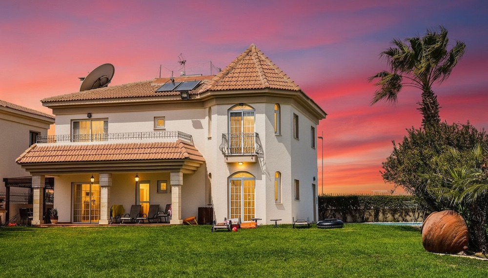 Day to dusk exterior — Stager AI