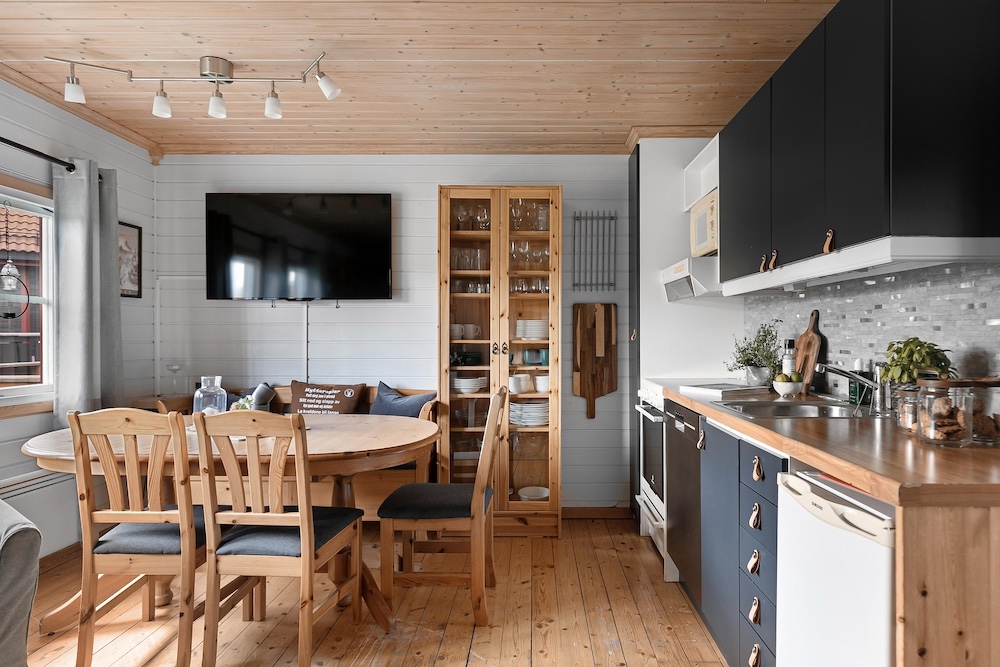HDR merge kitchen — Stager AI exclusive