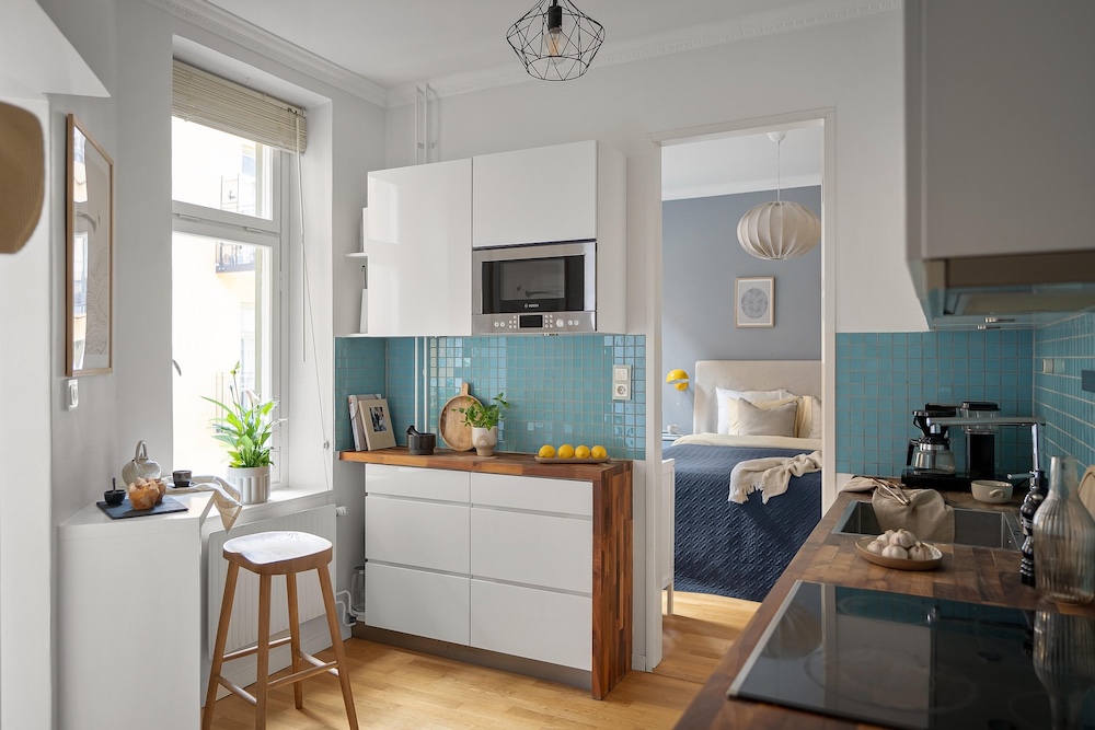 Kitchen virtual staging — Stager AI vs roOomy