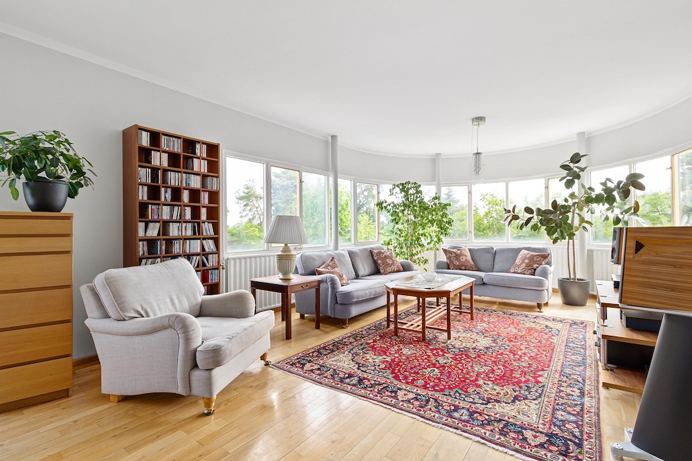 Dining Room AI virtual staging — Stager AI vs Spotless Agency