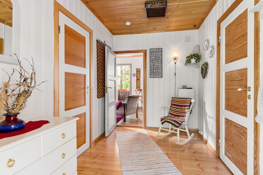 Master Bedroom AI virtual staging — Stager AI vs Stuccco