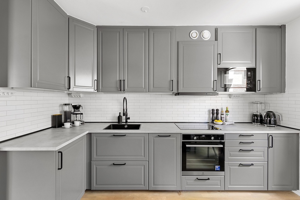 HDR merge kitchen — Stager AI exclusive