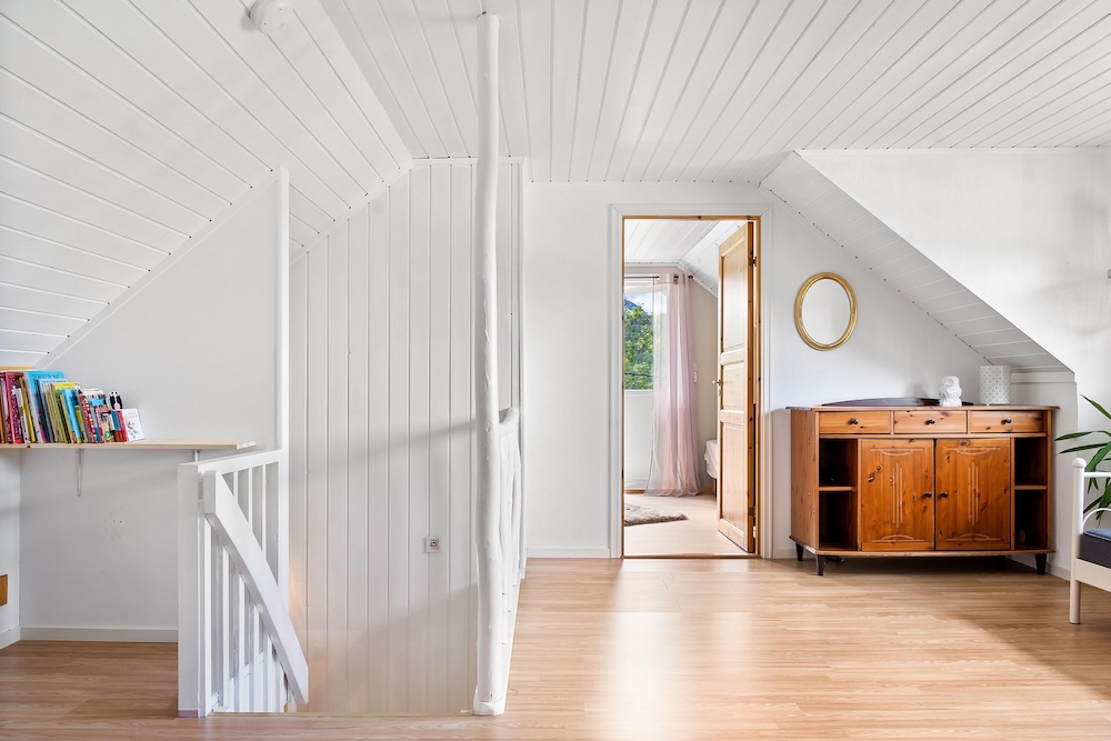 Master Bedroom virtual staging Stager AI vs Styldod
