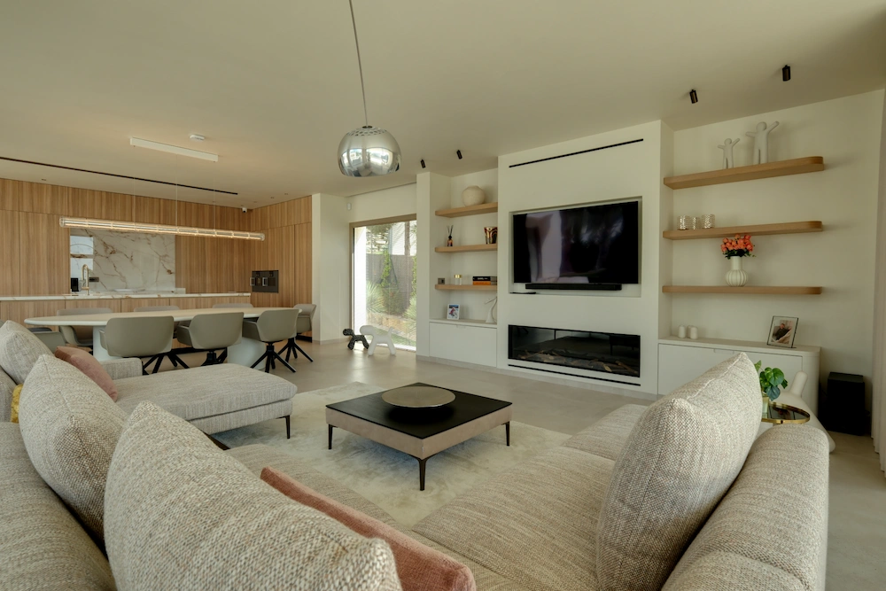 Luxury Villa - Original unedited real estate photo